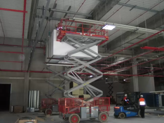  Penthousekühler Montage unter Dachkonstruktion 006-topaz-enhance.jpg